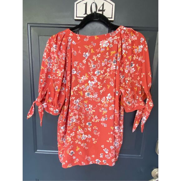 Lc Lauren Conrad NWT V-Neck Button-Front Floral Blouse, Sz Medium, MSRP $44 - Picture 4 of 9